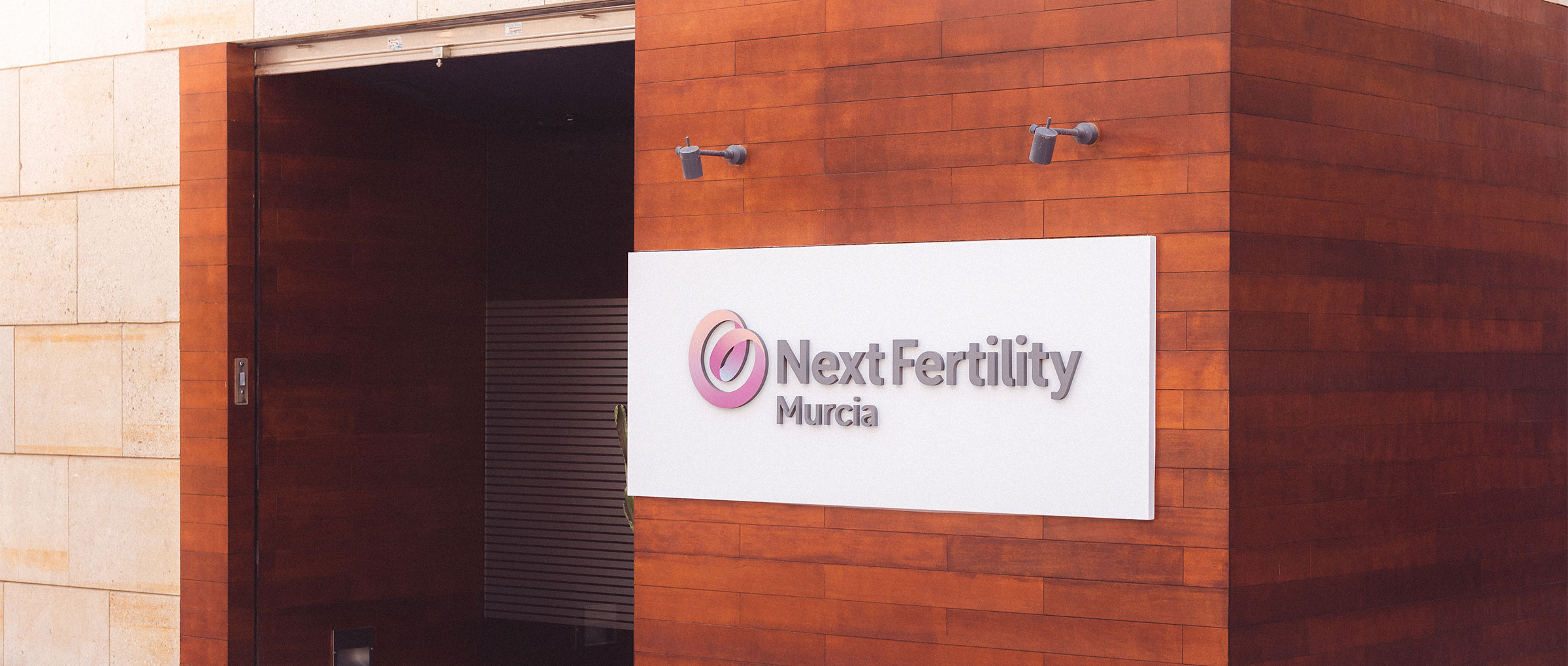 Äußere Fassade von Next Fertility Murcia